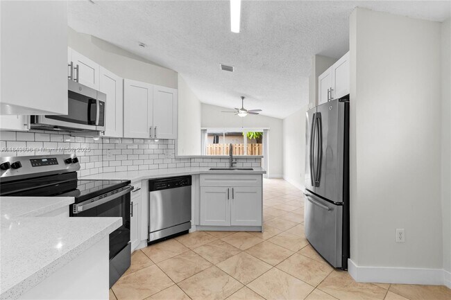 Building Photo - 14611 SW 156th Ave