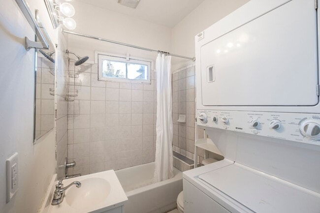 Building Photo - 2 BR/ 2 BA Historic Church Hill Home. Available February 10th!