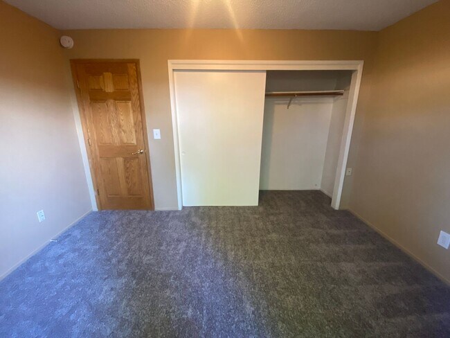 Building Photo - 1275 Peterson Ranch Rd