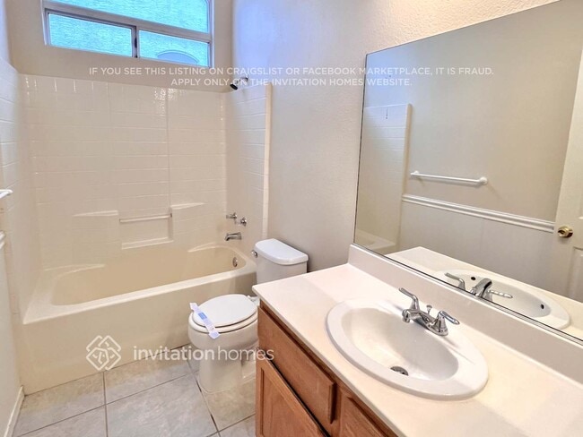 Building Photo - 923 Shadowfax Rd