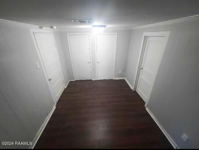 Building Photo - 1063 Mouton Ave