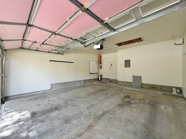 Building Photo - 14900 Doria Dr