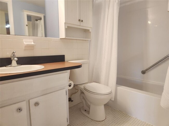 Building Photo - 2458 Columbia Dr