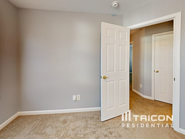 Building Photo - 3014 Great Falls Dr