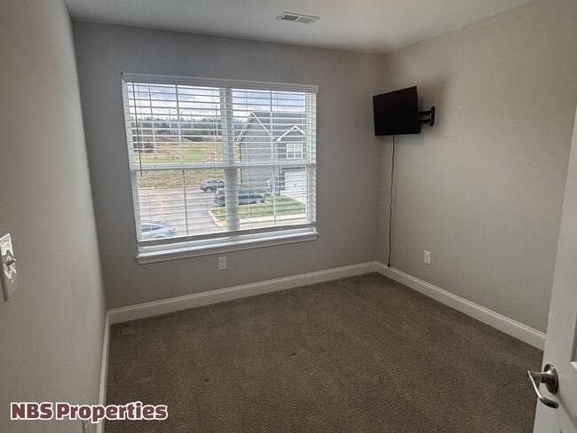 Building Photo - 4867 Ancient Glacier Ln