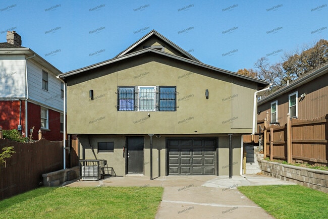 Building Photo - 4123 E 6 St