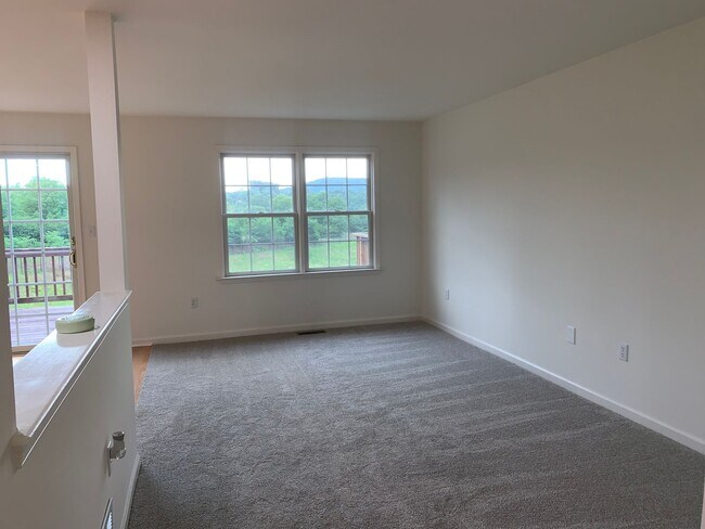 Building Photo - Don't Miss Out On This New Cumberland Town-Home For Rent, 3 Stories/3 Bedrooms/2.5 Bathroom In We...