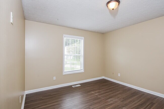 Building Photo - 110 Grove Ln