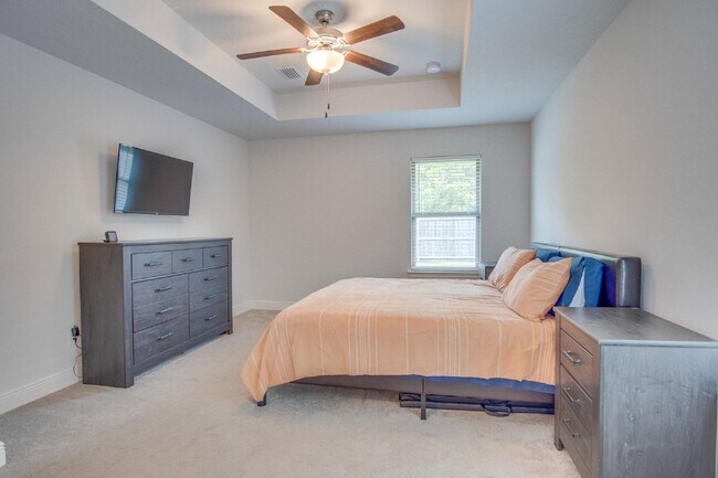 Building Photo - Spacious 4BR/2BA Brick Home with 2-Car Garage, Granite Kitchen, Vaulted Ceilings & Fully Fenced B...