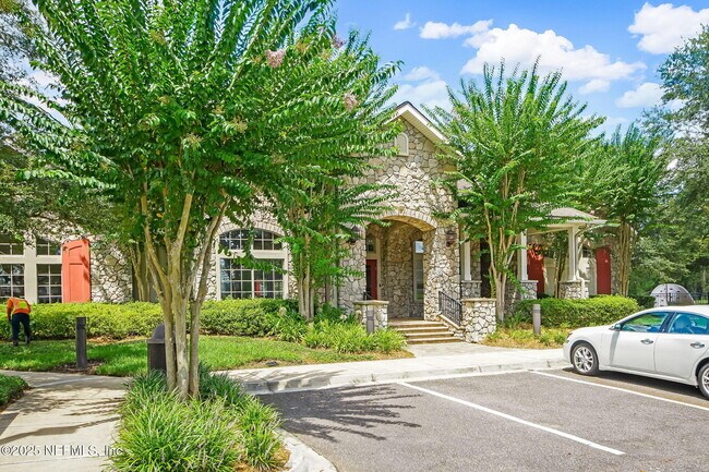 Building Photo - 3356 Canyon Falls Dr