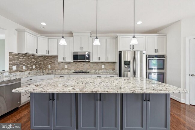 Building Photo - 10290 Greenspire Dr