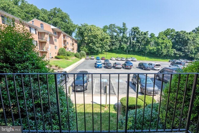 Building Photo - 1533 Colonial Dr