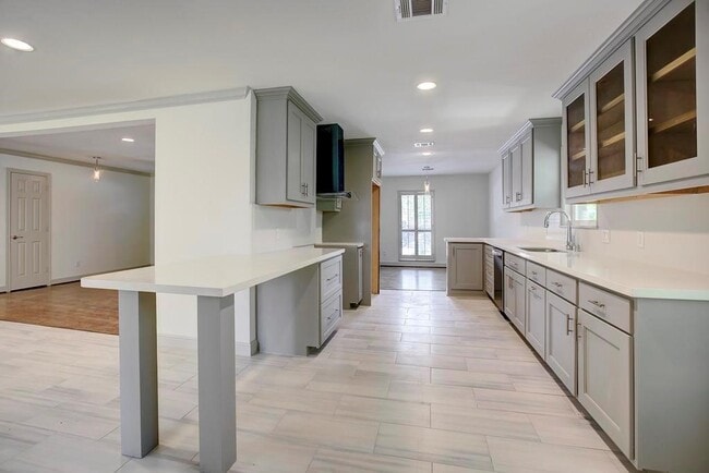 Building Photo - 5402 Cheena Dr