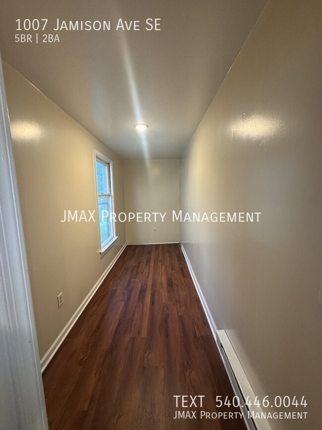 Building Photo - 1007 Jamison Ave SE