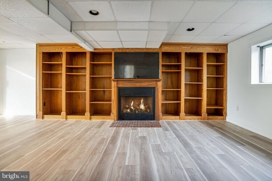 Building Photo - 4809 Camelot St