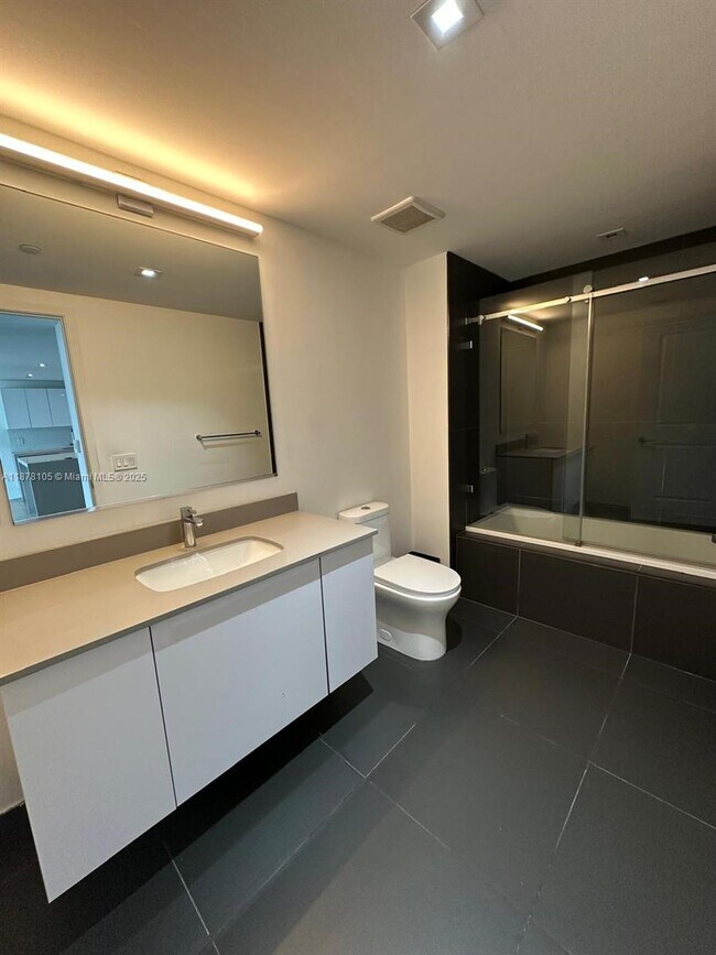 Building Photo - 1600 NE 1st Ave