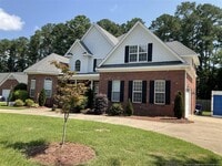 Building Photo - 4200 Ferncreek Dr