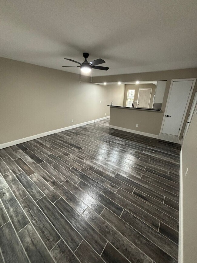 Building Photo - 3229 Summerhill Ln