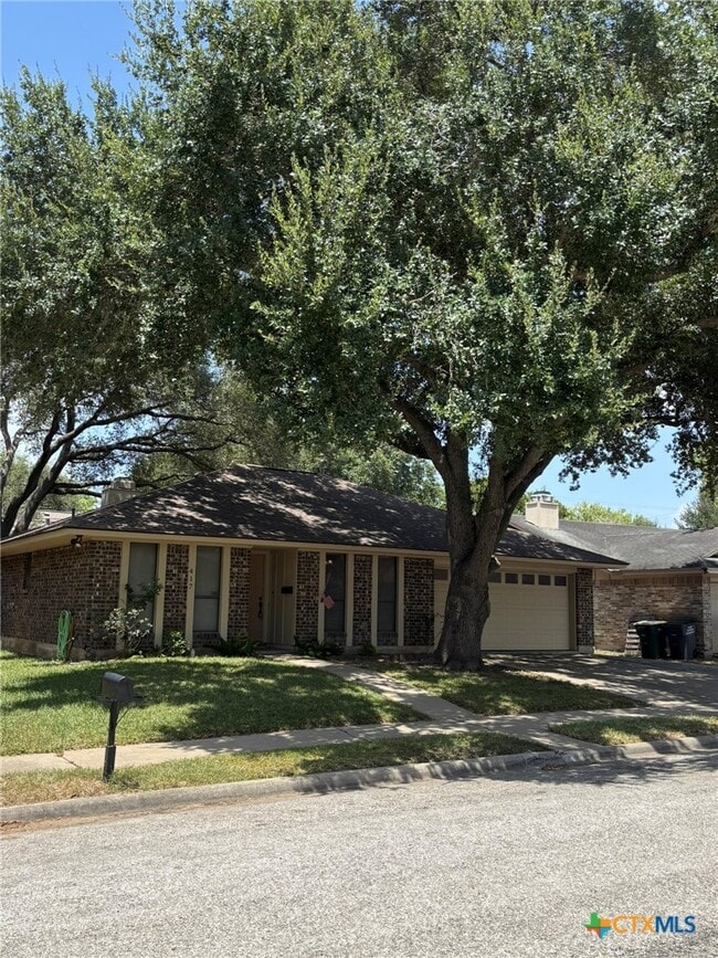 Building Photo - 417 Ivanhoe Dr