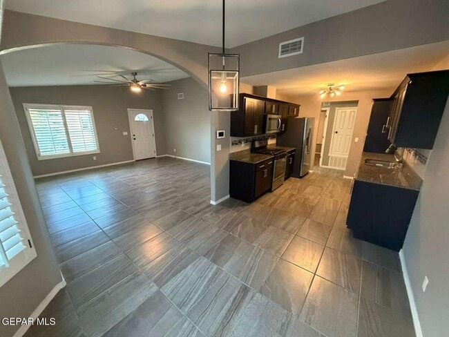 Building Photo - 460 Prime Desert Dr