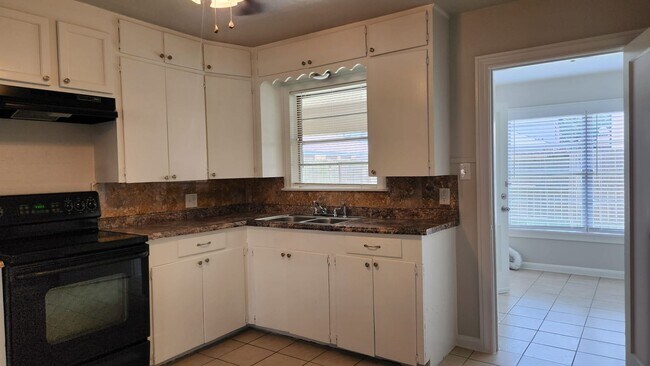 Building Photo - 5611 George Bush Dr