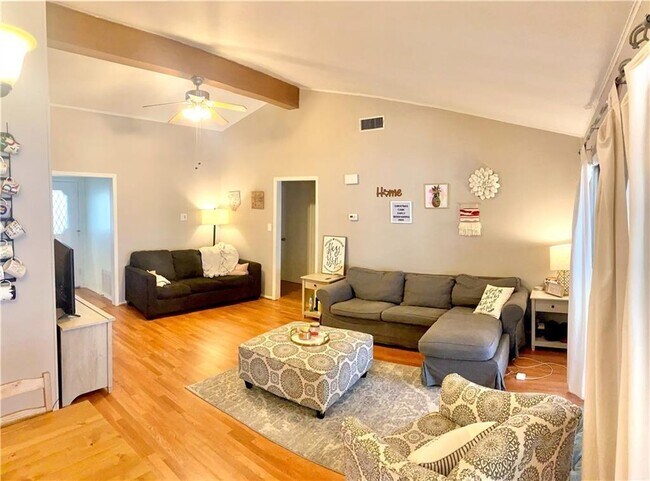 Building Photo - 1609 Springer Ln