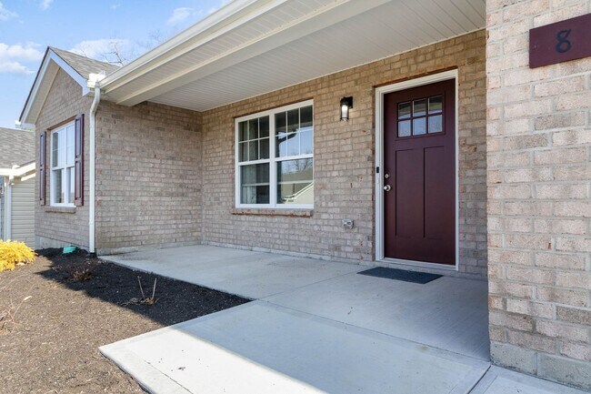 Building Photo - 8 W Persimmon Dr