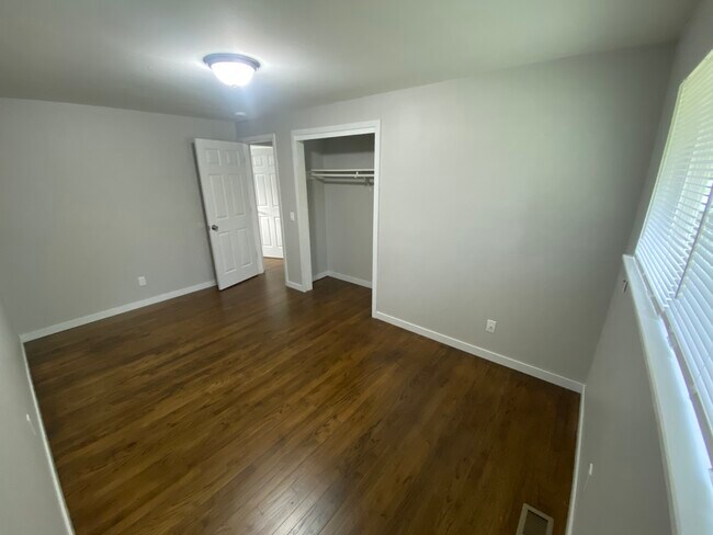 Building Photo - 309 Choker St SE