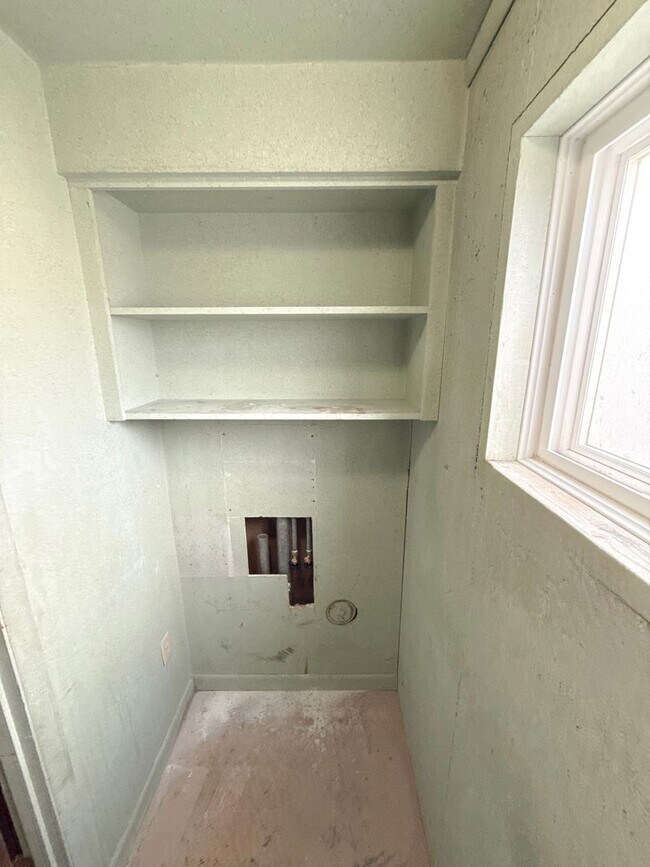 Building Photo - 3 Bedroom, 1.5 Bath House in Pacific Terrace neighborhood