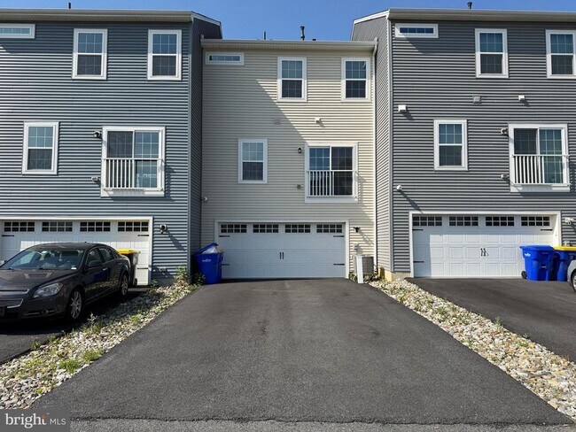 Building Photo - 927 Ericcson Ln