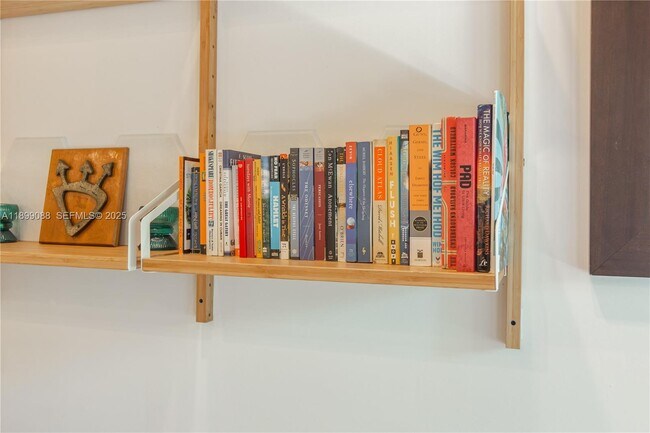 Building Photo - 523 NE 68th St