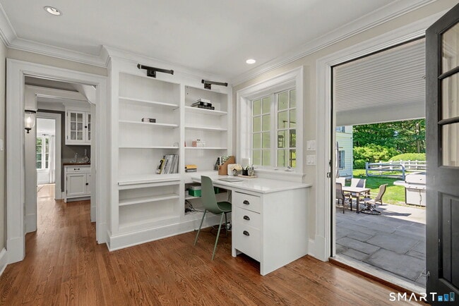 Building Photo - 51 Squires Ln