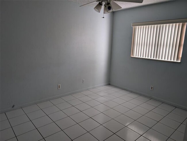 Building Photo - 7502 NW 44th Ct