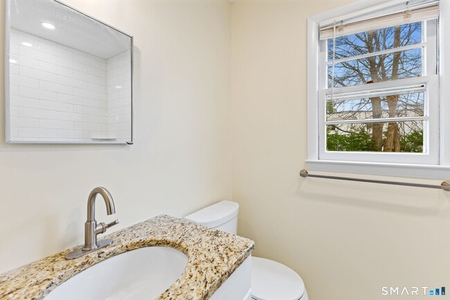 Building Photo - 17 Artic St