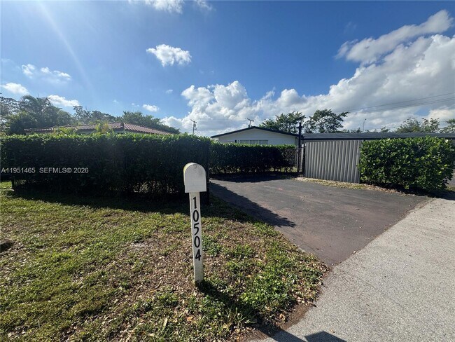 Building Photo - 10504 SW 77th Ct