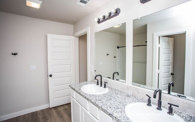 Building Photo - 3203 Durham Ave