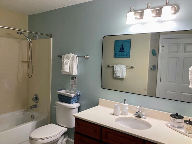 Building Photo - 10625 Front Beach Rd