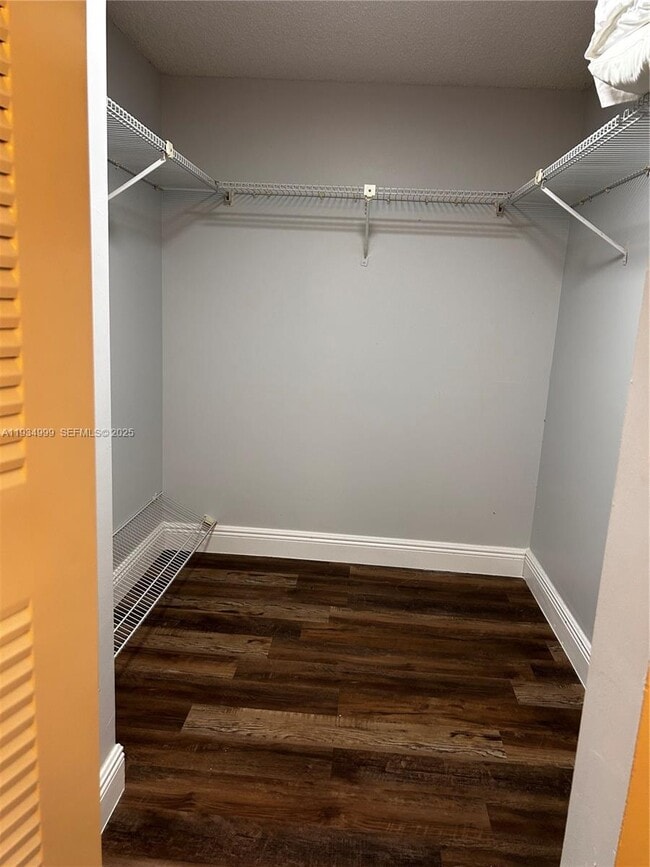 Building Photo - 7903 Willow Springs Dr