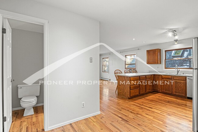 Building Photo - Charming 2-Bed 1.5 bath 2 Floor Rental in ...