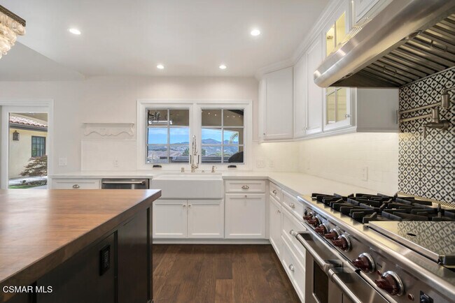 Building Photo - 2076 Hillsbury Rd