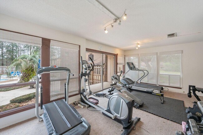 Building Photo - Enjoy resort-style amenities with this rental!