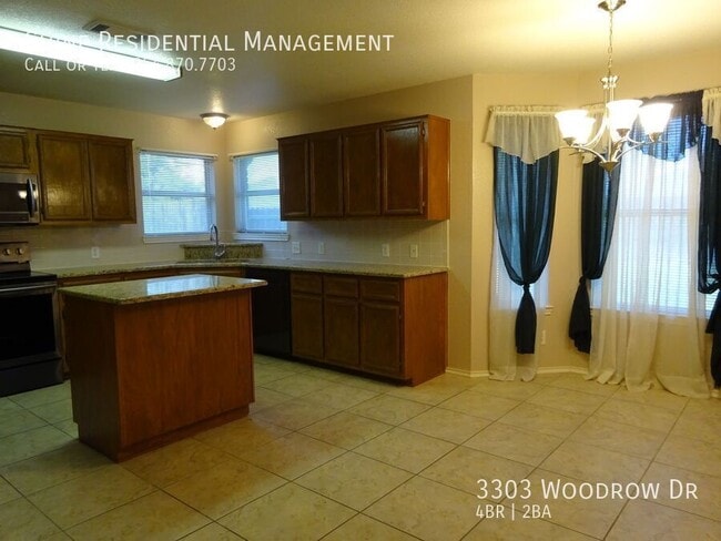 Building Photo - 3303 Woodrow Dr