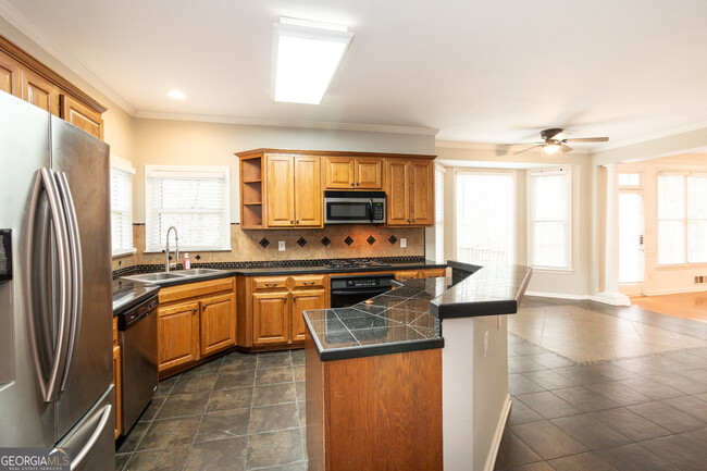 Building Photo - 155 Glenwood Ln