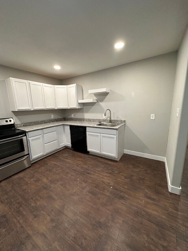 Building Photo - 2824 35th St