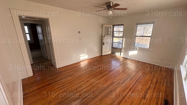 Building Photo - $1175 - 3 bed 1 bath - Single Family Home