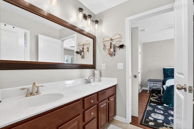 Building Photo - Experience Elevated Living on Cutleaf Drive!