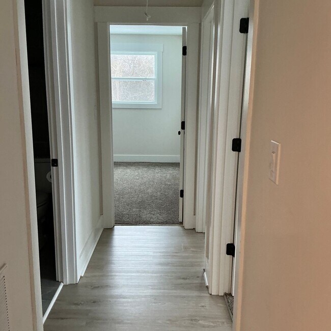 Building Photo - 915 Shearor St