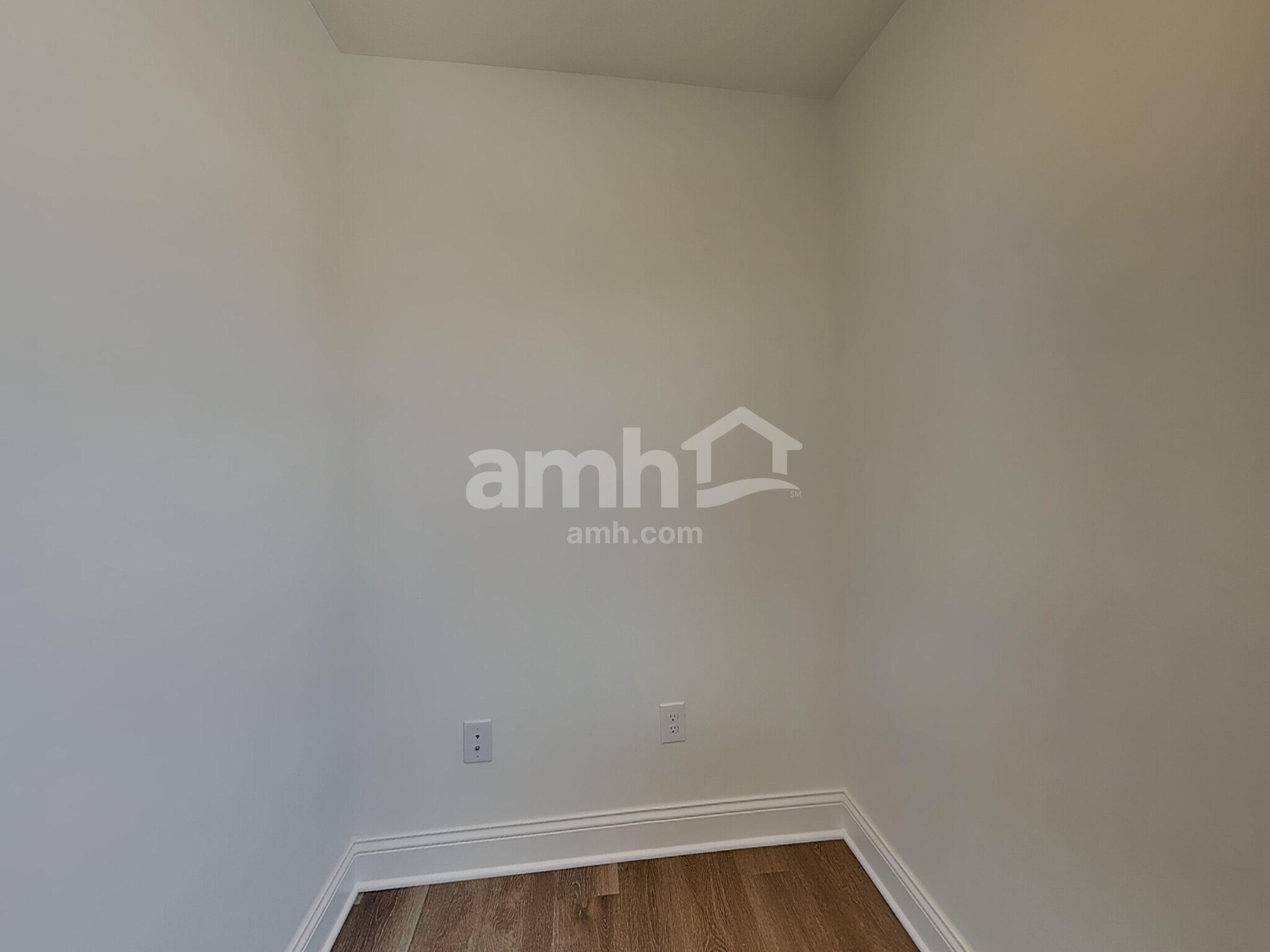 Building Photo - 9085 Henley Ave