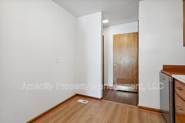 Building Photo - 1405 Todds Ln