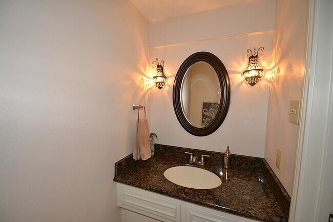 Building Photo - 15040 Kimberley Ct